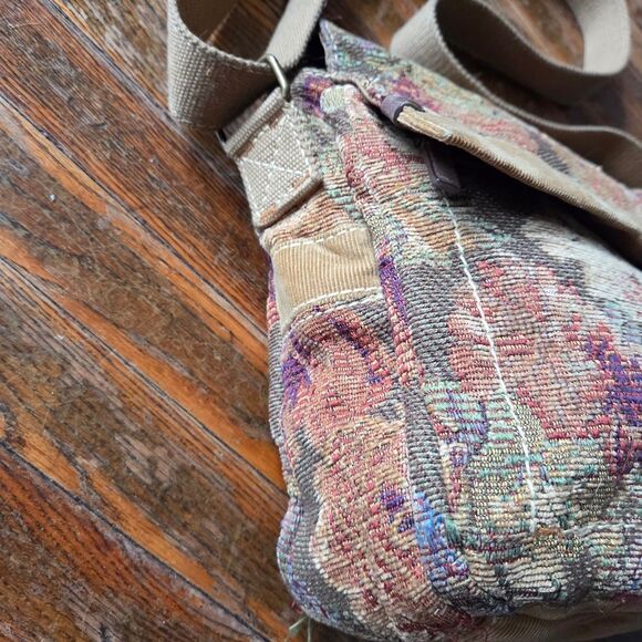 Fossil Floral Tapestry Crossbody Bag - Beige and Pink - Picture 4 of 12